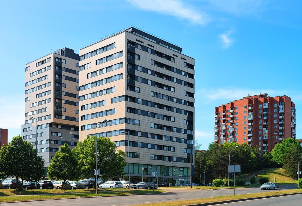 سرمایه گذاری در بورس بهتر است یا مسکن؟